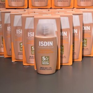 ضدآفتاب ایزدین فیوژن واتر مجیک رنگ مدیوم یک ضدآفتاب با SPF 50